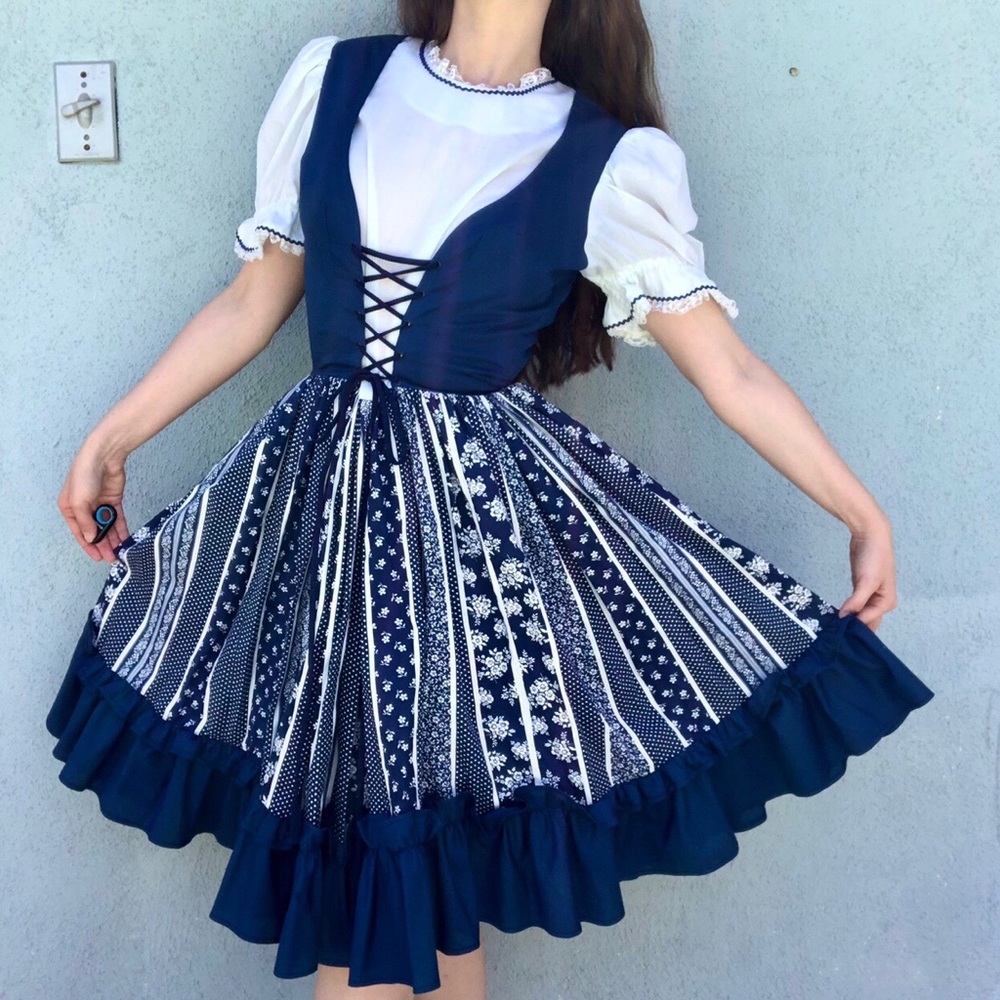 ❤️SOLD ON DEPOP❤️ Vintage 60s Milkmaid Cottagecore Corset Dress Dirndl Folk 70s - Picture 2 of 4
